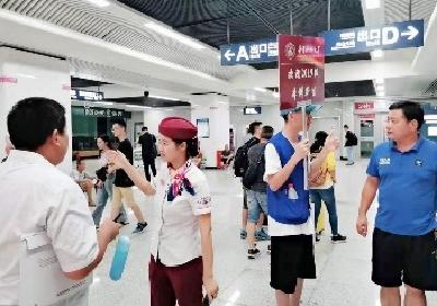 武汉多座地铁站内设置学生接待站点 高校附近客流增长明显