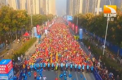 2019荆州国际马拉松 2万人热情开跑