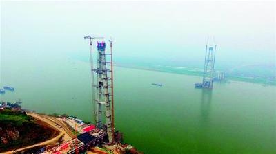 武穴长江大桥南岸主塔封顶 明年全线通车串起数条高速