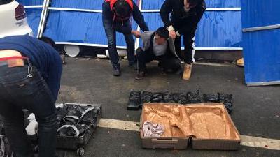 武汉警方追踪缴毒32公斤 毒贩三易地点交货