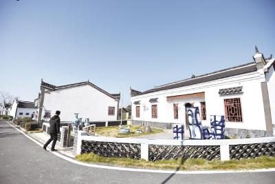 武汉农村空闲房华丽变身记，返乡青年改建特色民房年入80万元