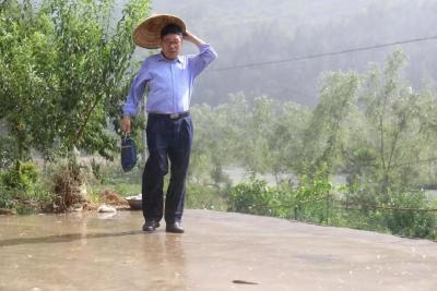 “扶贫愚公”陈泽维：12年辗转武陵山区3个贫困县市12个村 帮扶上千贫困户