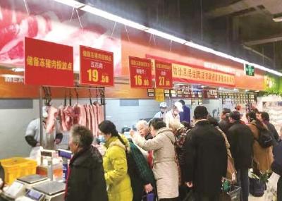 武汉首批冻储肉投放市场受欢迎