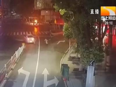 大马路上“倒开车”求关注 成功引得民警“关注”