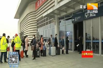“复兴号”送千余名黄冈务工人员赴粤返岗复工