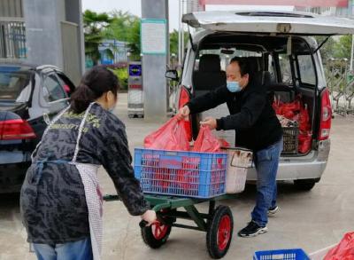 大冶多方联手“爱心接力” 助销扶贫基地土鸡