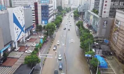 湖北宜昌：暴雨来袭 全城抢险救援急