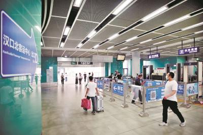 汉口北地铁站无缝对接客运站 下长途车后三分钟可上1号线