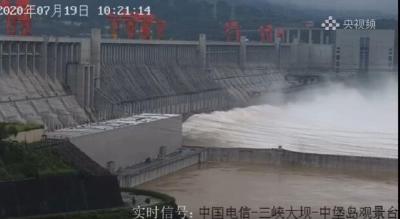 刚刚，长江二号洪峰平稳通过三峡大坝！