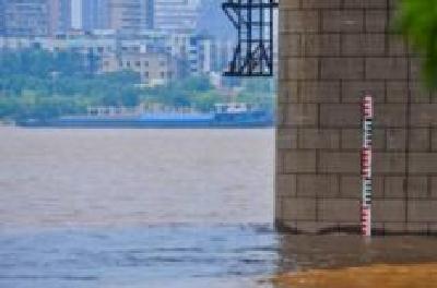 近千公里长江堤防超警戒  长江高水位可能持续到8月上旬