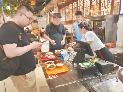 荆楚大地“光盘行动”蔚然成风：吃饱吃好不浪费