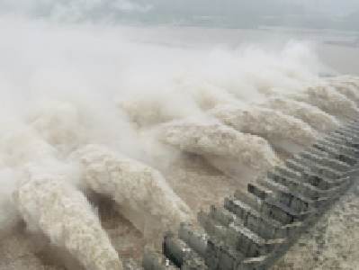 直击现场！刚刚，三峡枢纽迎来建库以来最大洪峰！