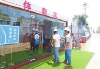 探访武汉高温下的劳动者 施工避开11时-15时“最热时段”