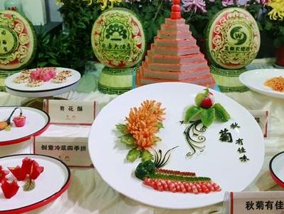 麻城厨艺大赛比拼菊花美食 一朵菊花做出136道菜品