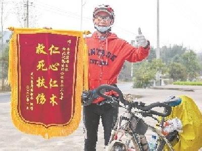 感染新冠康复后 武汉爹爹践行诺言骑行千里谢恩人