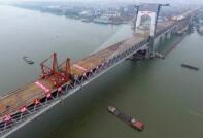 洪湖至赤壁长江大桥建设热火朝天 确保如期建成通车