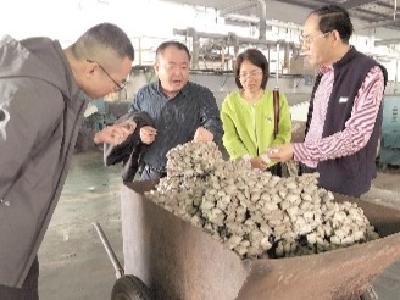 国有平台公司出手相助 崇阳两企业走出困境