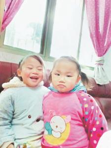 咸宁小姐妹在家双双被烧伤：4岁姐姐将妹妹护在身下