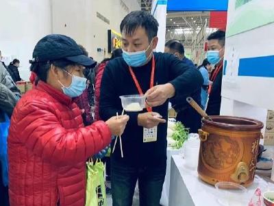 武汉青山区农产品“绝代双骄”在食博会收获粉丝无数