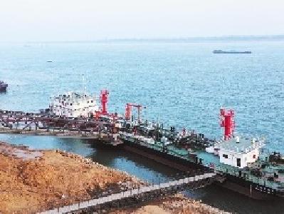 枝江建水上洗舱站 洗舱能力达600艘次/年