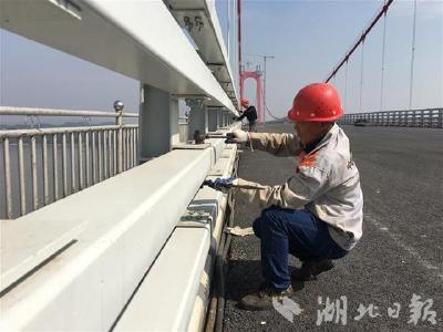 棋盘洲长江公路大桥通过交工验收 预计明年上半年通车