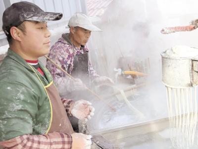 返乡创客用机器激活祖传制粉手艺 百年