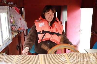 十堰女船工摆渡21年救急扶困 服务4个村4000多村民