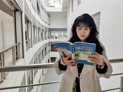 襄阳女孩收到4所世界名校录取通知书 未来想当英语教师
