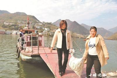 小小渡船屡成生命之舟 十堰女摆渡人22年救起7人