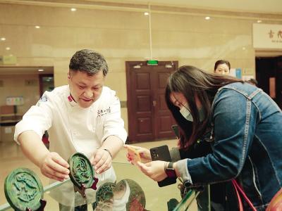 巧克力宫灯慕斯十二生肖俑 这些精美的“文物”香气四溢