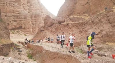 甘肃山地越野赛21人不幸遇难 湖北跑友目睹8人先后倒下