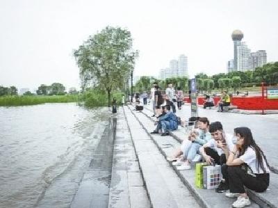 长江武汉段水位较历史同期高出4米