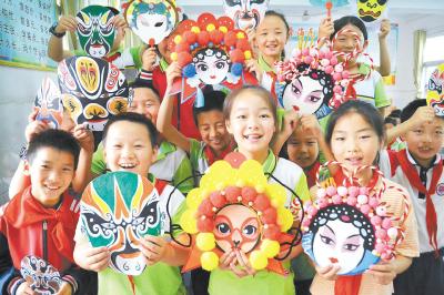 迎接第五个中国“文化和自然遗产日”：“非遗”进课堂