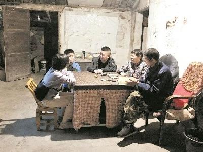 来凤女教师手绘家访地图 62天走访55个学生家庭