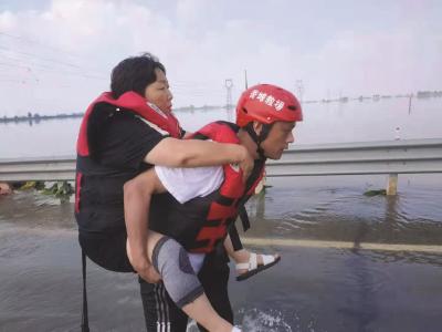 阳新两农民连夜赶赴河南做志愿者