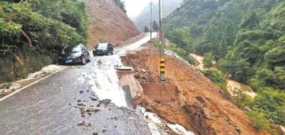 通山暴雨成灾 当地全力抢险