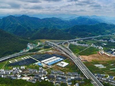 十巫高速公路鲍峡至溢水段正式通车