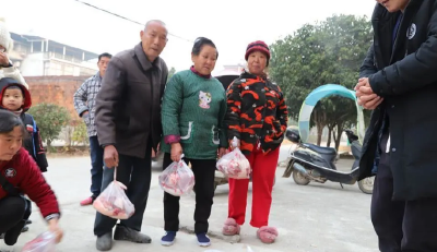 咸宁通山县脱贫明星反哺110多户乡邻