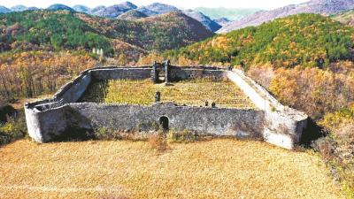 南漳有座在千米山顶上建起的城堡