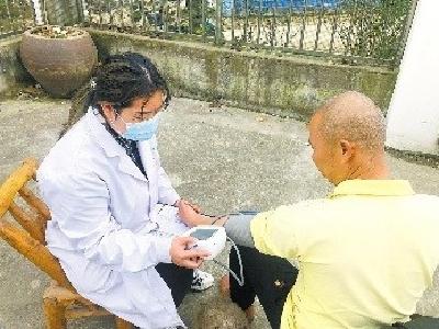 枣阳市凉水村老人多了个“亲孙女”，很暖心！