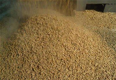 原料短缺，水产饲料价格上调！业内人士称或将影响夏秋两季水产价格