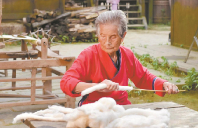 一匹老粗布 六代新传承  襄阳95岁粗布非遗传人靠手艺致富