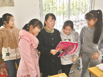 武汉江夏区“奶奶教师”扎根乡村教书34年