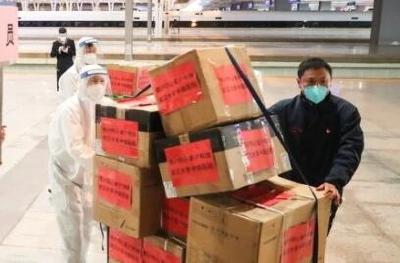 口罩、防护服…… 湖北援沪物资专列昨已抵达上海北郊