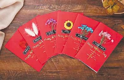 贺卡贴上狗尾草一年卖出3000万元 返乡夫妻掘金“野花野草”