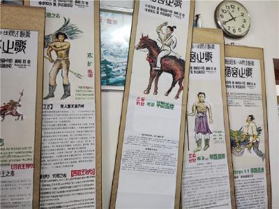 荆州八旬老人创作57幅楚国人物画 弘扬荆楚文化