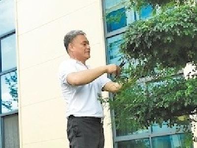 天门民营企业家每年给村中70岁以上老人发千元红包