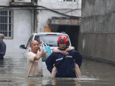 紧急转移1千余人！荆州松滋突降大雨形成内涝