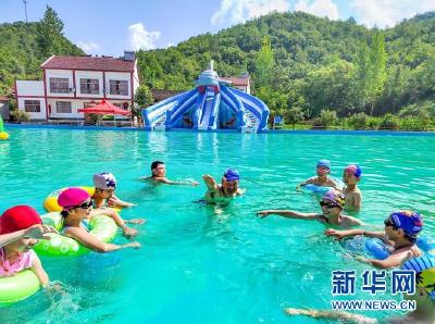 襄阳南漳：夏日炎炎 村里有了水上乐园