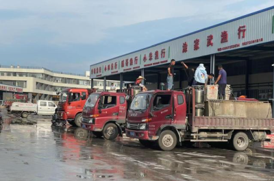 荆州市锦欣水产市场一期投入运营 每天淡水鱼销量最高可达200万斤